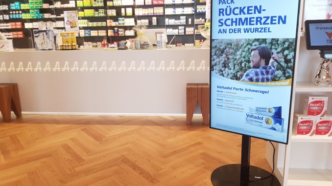 Digital Signage-Display in Apotheke