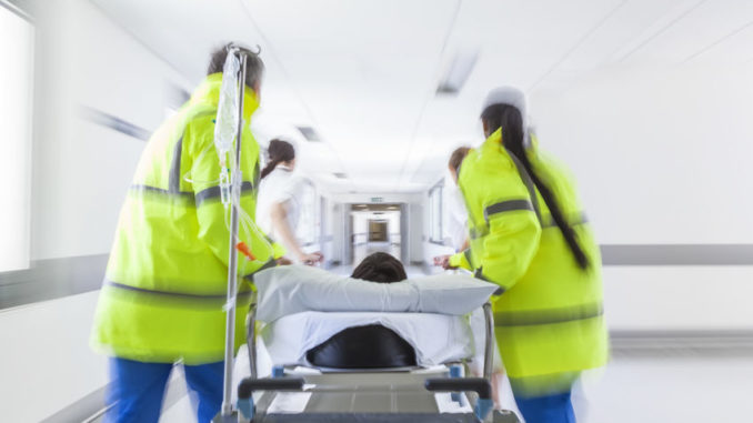 Notfalldaten können bei einem Notfall im Krankenhaus ausgelesen werden