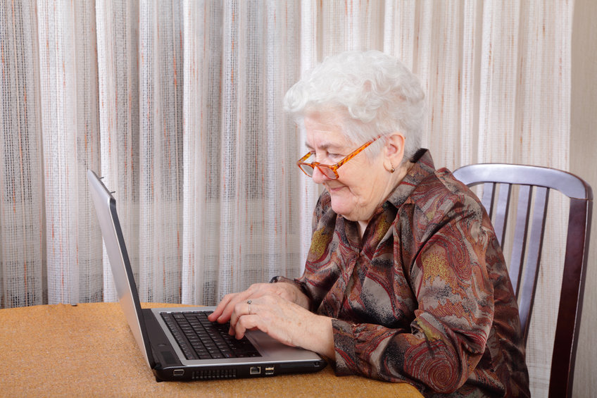 Bereits ein Viertel der Senioren berücksichtigt gute Online-Bewertungen bei der Arztwahl (Foto: sima/123rf.com)