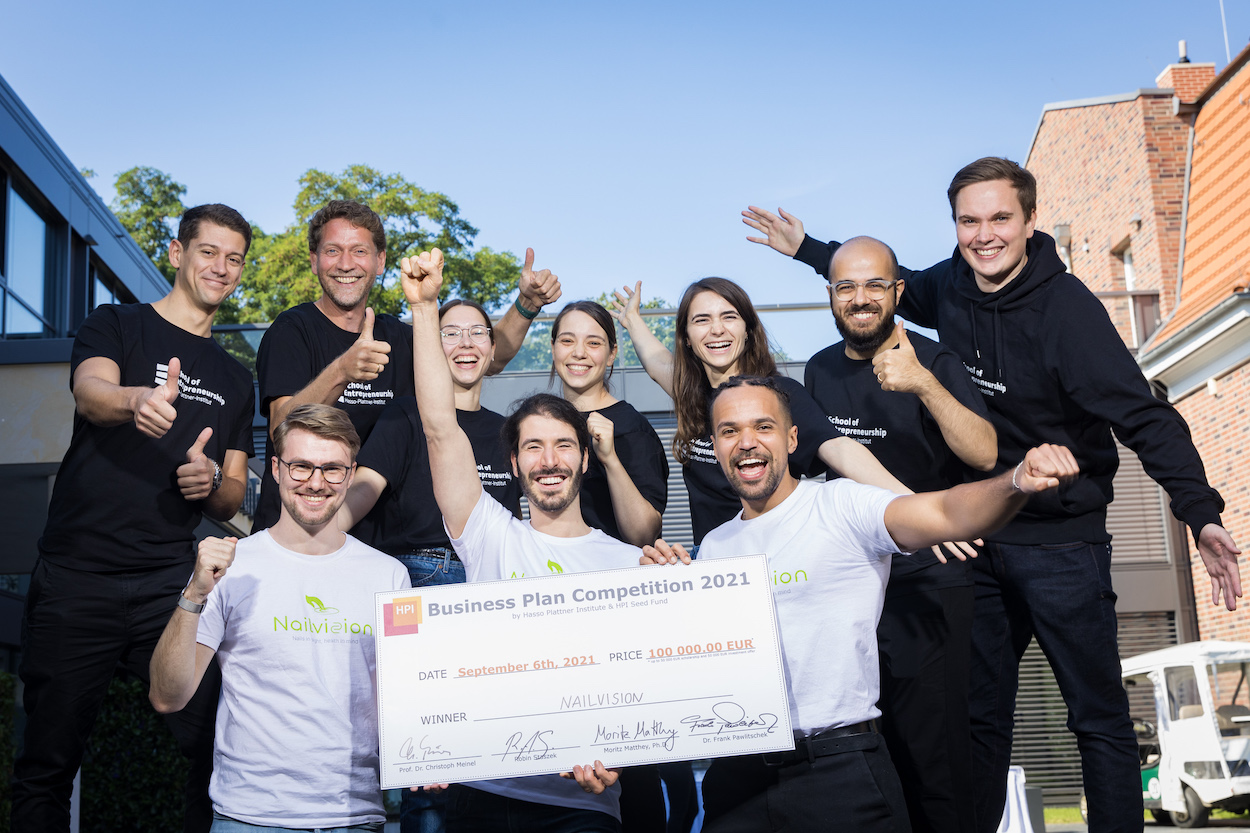 Gründerteam gewinnt mit KI-gestütztem Tool für Nagelgesundheit