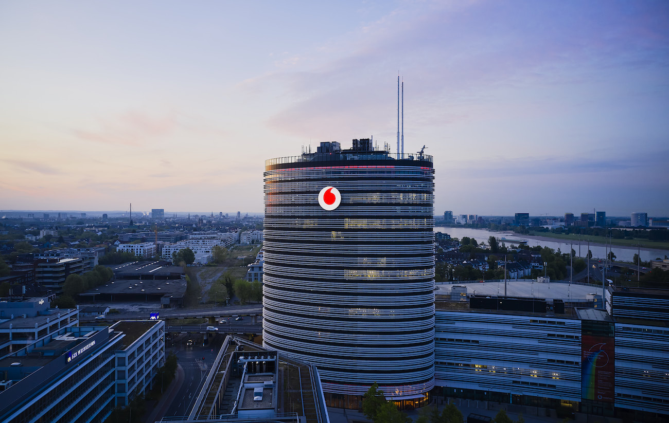Vodafone-Deutschland-Zentrale-in-Duesseldorf_mednic