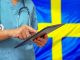 Mediziner vor schwedischer Flagge