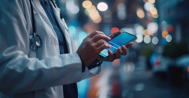 Krankenhausmitarbeiter mit Tablet Schmuckbild